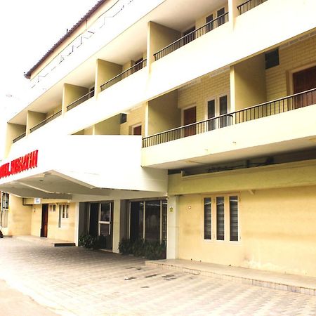 Keerthi Hotel Thiruvananthapuram Exterior photo