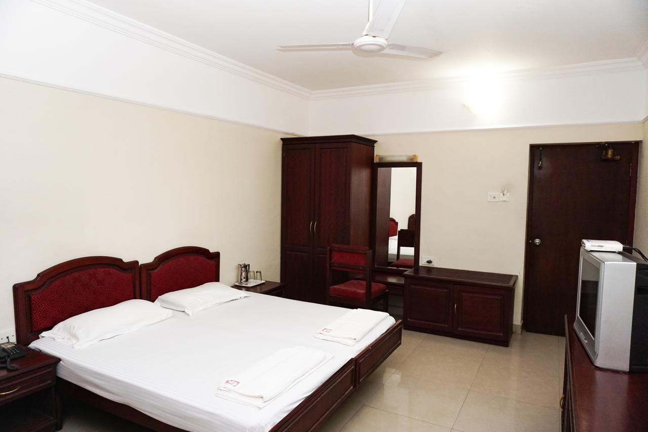 Keerthi Hotel Thiruvananthapuram Exterior photo