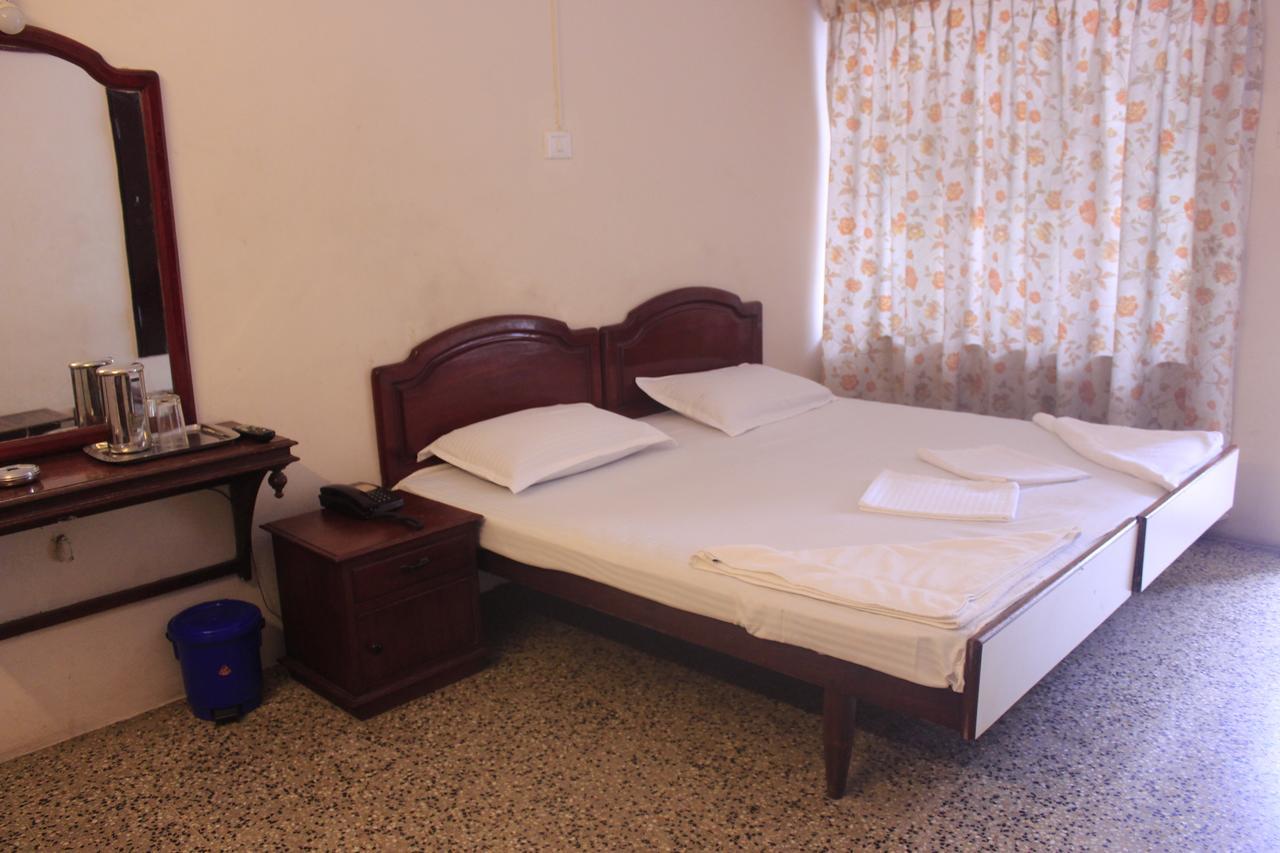 Keerthi Hotel Thiruvananthapuram Exterior photo