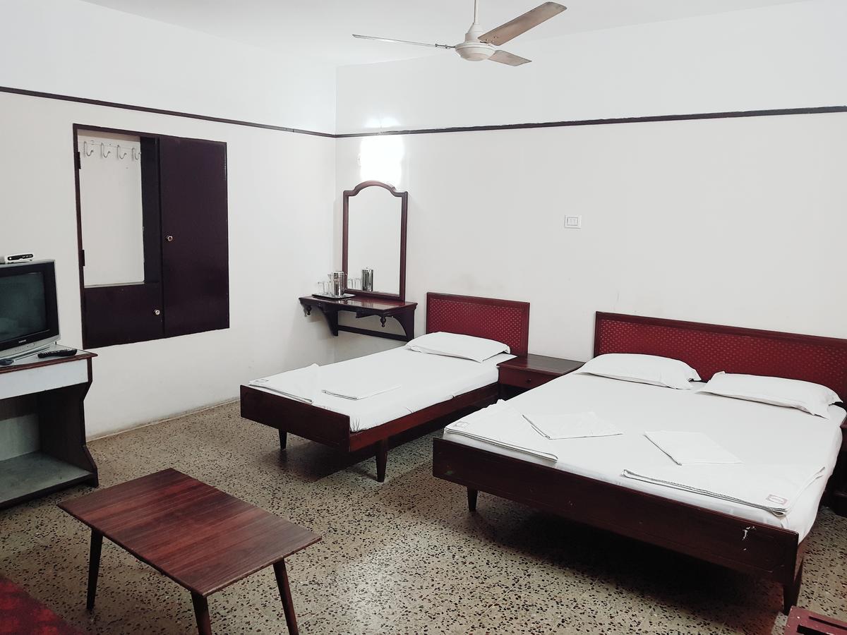Keerthi Hotel Thiruvananthapuram Exterior photo