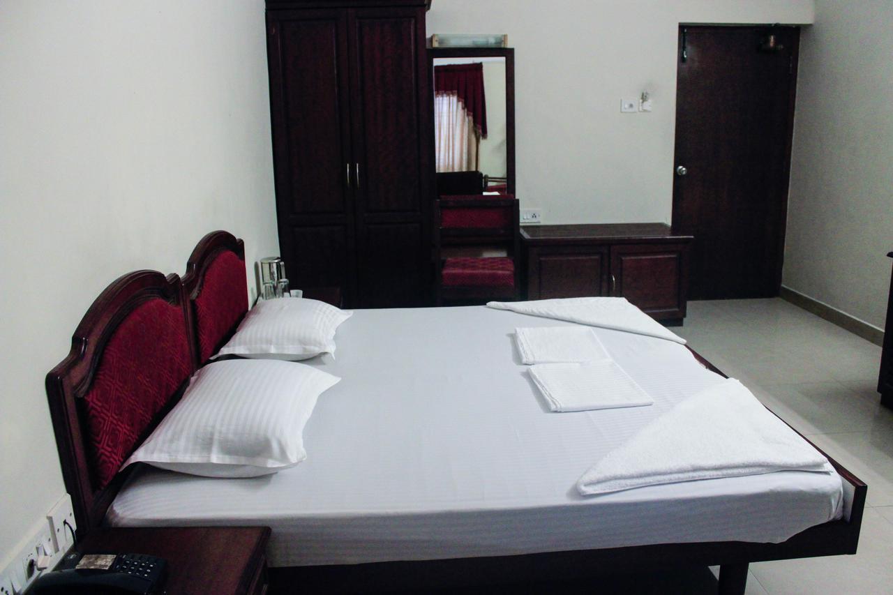 Keerthi Hotel Thiruvananthapuram Exterior photo